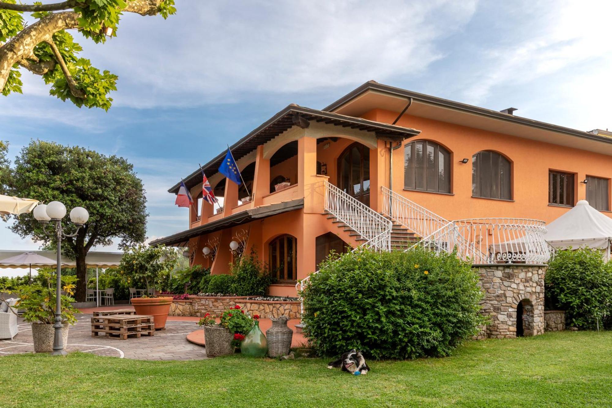 Holiday Prato Verde Chiatri Екстер'єр фото